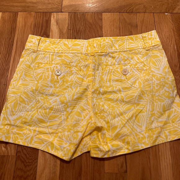 Lilly Pulitzer Yellow and White Shorts - Picture 2 of 7